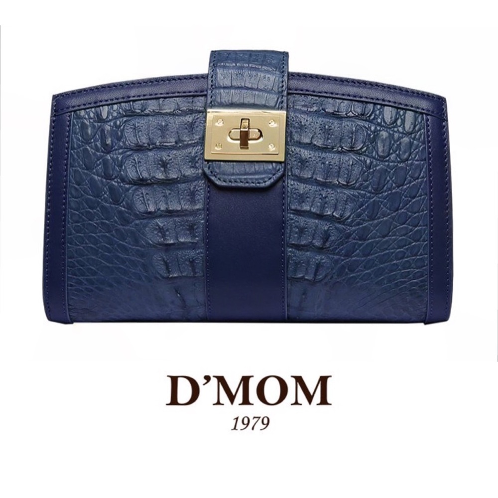 Pre-order D’MOM Hebilla Brand Limited clutch! - Picture 2 of 8